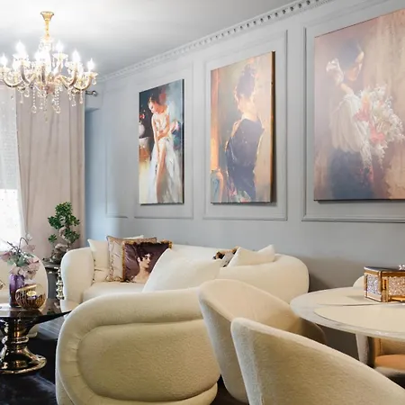 Lux Spot Apartment- *