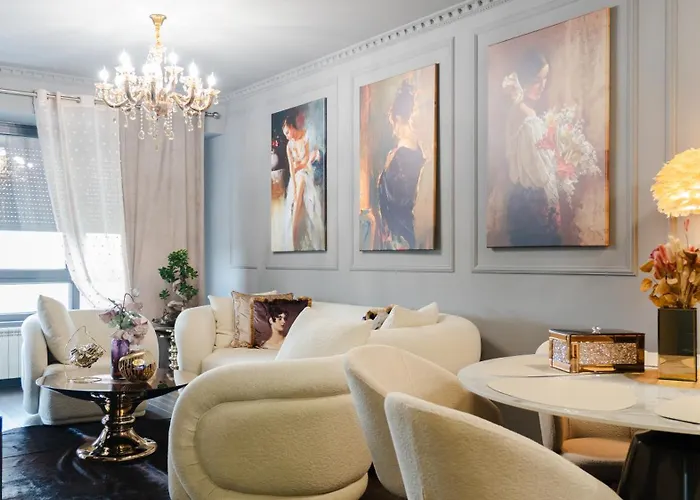 Lux Spot Apartment- *